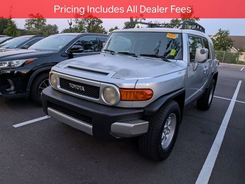 Used 2007 Toyota FJ Cruiser 2WD w/ Convenience Pkg image 4