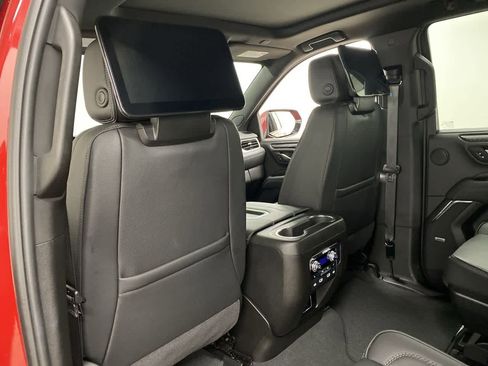 Used 2024 GMC Yukon Denali w/ Advanced Technology Package image 15