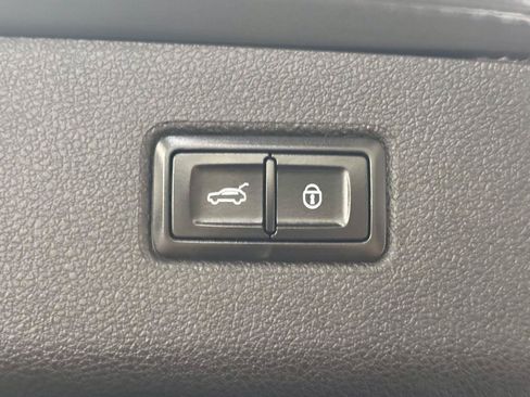 Used 2018 Bentley Bentayga AWD/4WD image 41