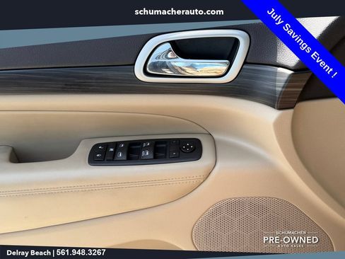 Used 2019 Jeep Grand Cherokee Laredo AWD/4WD image 26