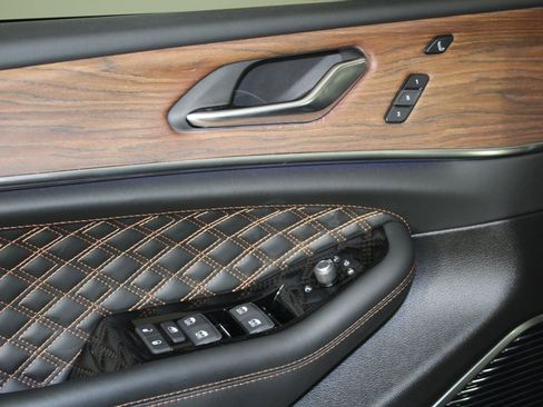 Used 2024 Jeep Grand Cherokee L Summit w/ Advanced Protech Group IV image 24