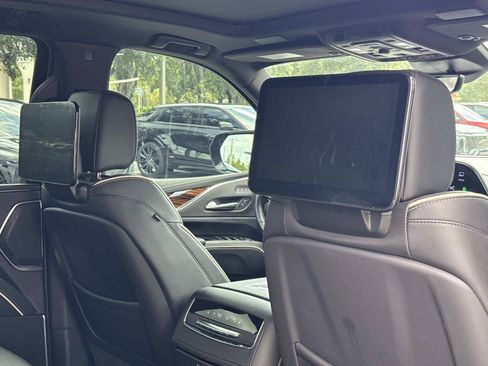 Certified 2024 Cadillac Escalade ESV Premium Luxury w/ Performance Package AWD/4WD image 28