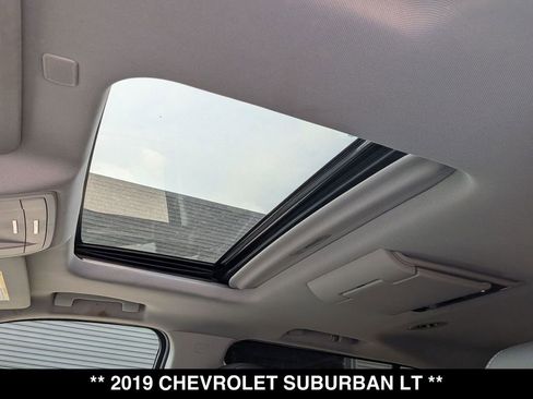 Used 2019 Chevrolet Suburban LT w/ LT Signature Package AWD/4WD image 4