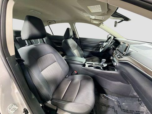 Used 2024 Nissan Altima 2.5 SV FWD image 26