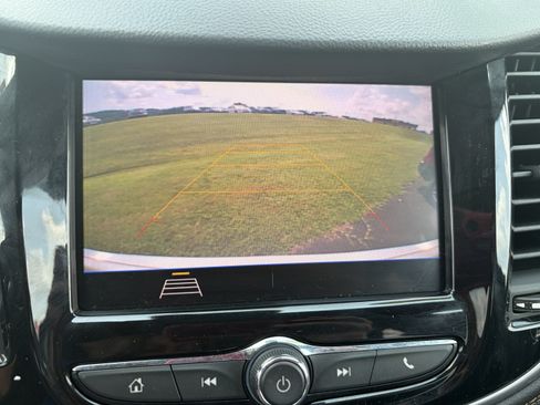 Used 2022 Chevrolet Trax LT w/ LT Convenience Package AWD/4WD image 17