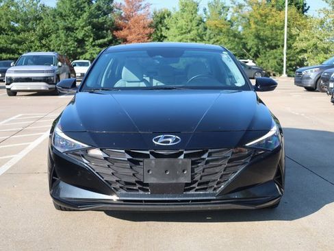 Used 2023 Hyundai Elantra Limited image 3