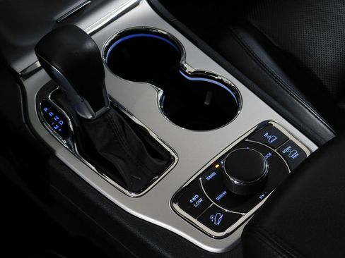 Used 2016 Jeep Grand Cherokee Overland w/ Advanced Technology Group image 70