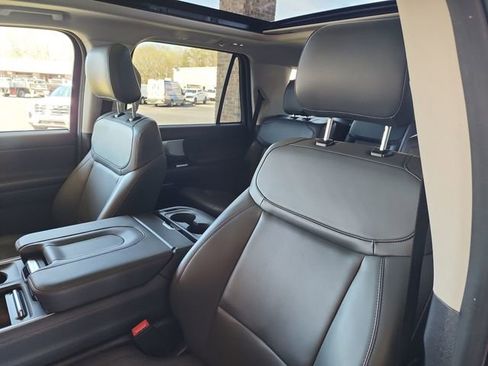 Used 2025 Ford Expedition Active image 11