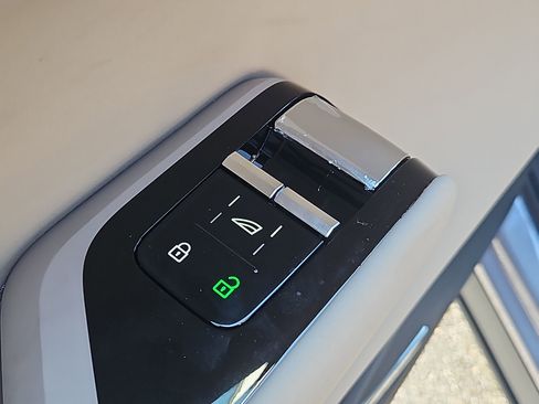 New 2026 Volvo EX90 Ultra image 16