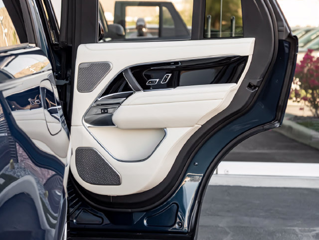New 2026 Land Rover Range Rover Autobiography AWD/4WD image 38