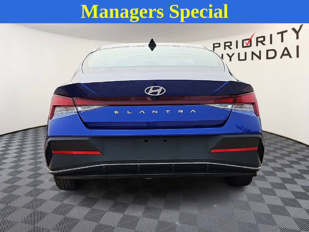 Used 2024 Hyundai Elantra SEL FWD image 5