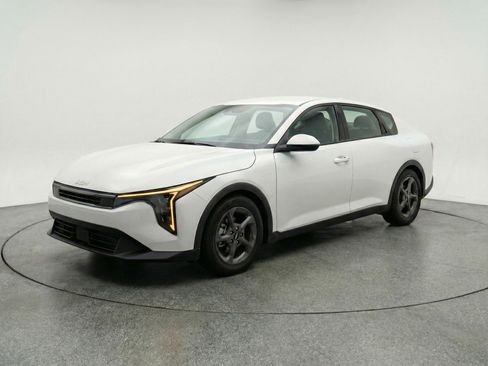 Used 2025 Kia K4 FWD image 3