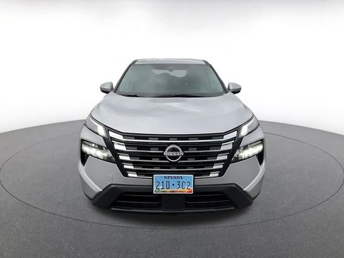 Used 2025 Nissan Rogue SV image 4