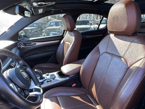 Used 2024 Alfa Romeo Stelvio Ti image 14