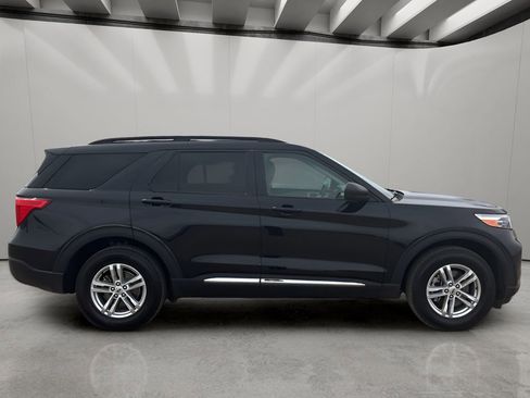 Used 2021 Ford Explorer XLT image 6