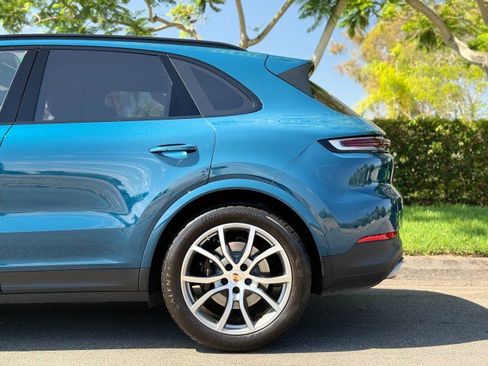 Used 2025 Porsche Cayenne AWD/4WD image 4