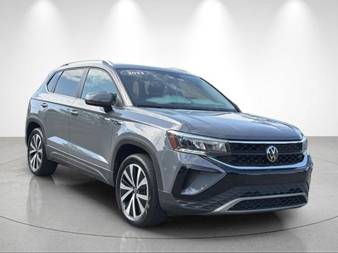 Used 2023 Volkswagen Taos SE w/ Panoramic Sunroof Package AWD/4WD image 7