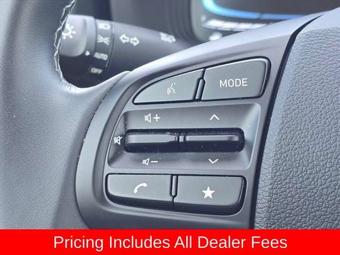 Certified 2025 Hyundai Venue SEL FWD image 22