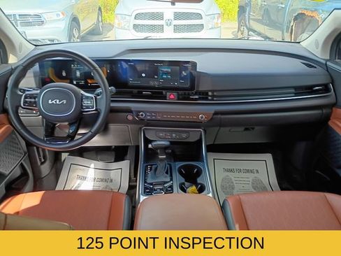 Used 2025 Kia Carnival EX FWD image 9