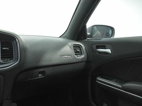 Used 2019 Dodge Charger SXT image 27