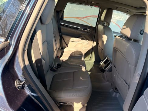 Used 2014 Porsche Cayenne Platinum Edition image 25