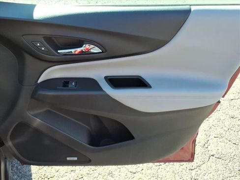 Used 2018 Chevrolet Equinox Premier image 13
