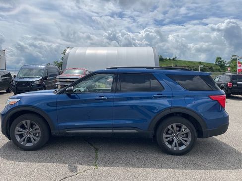 Used 2022 Ford Explorer XLT w/ Equipment Group 202A AWD/4WD image 9