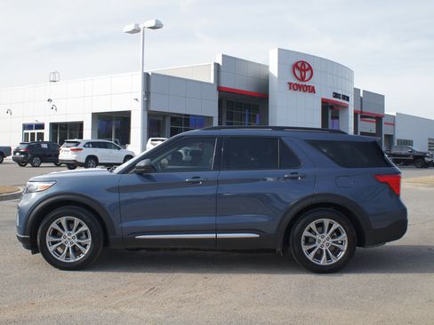 Used 2021 Ford Explorer XLT w/ Equipment Group 202A image 13