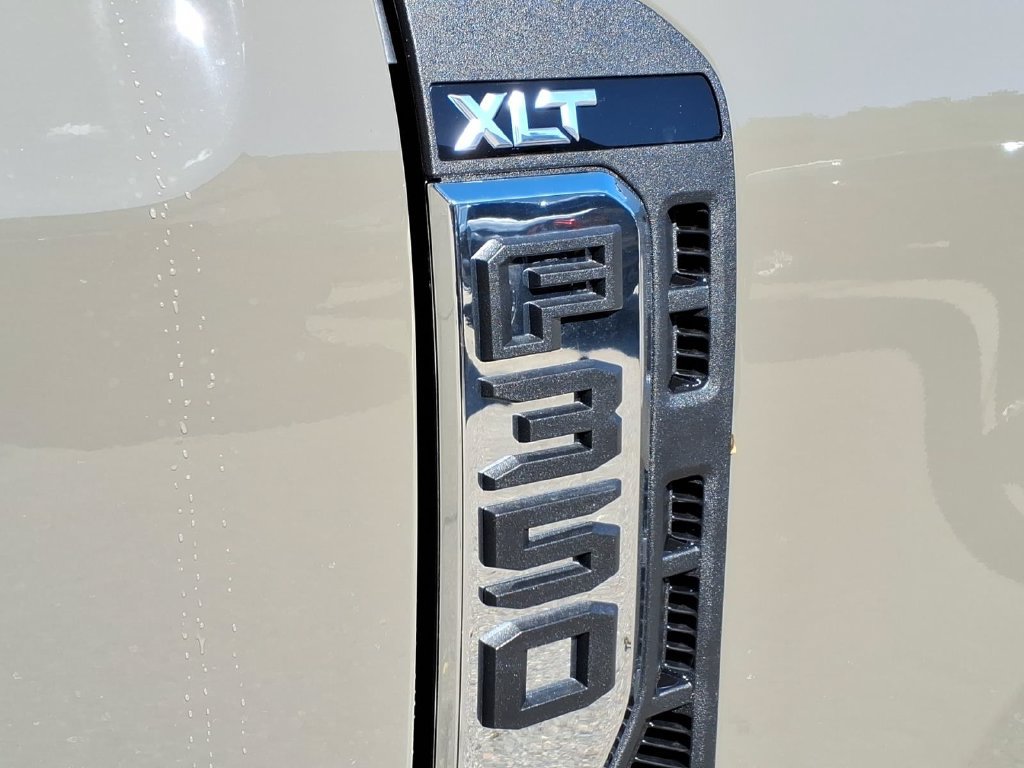 New 2027 Ford F350 XLT w/ FX4 Off-Road Package AWD/4WD image 12