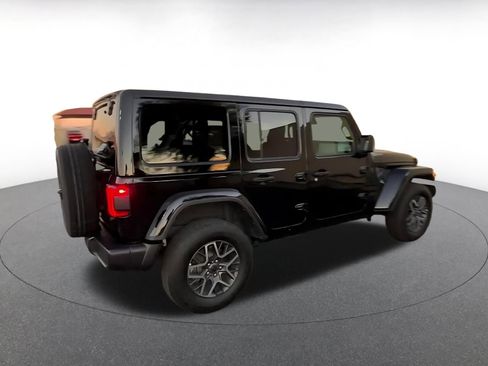Used 2025 Jeep Wrangler Sahara image 14