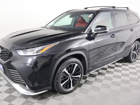 Used 2021 Toyota Highlander XSE image 10