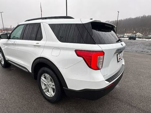 Used 2021 Ford Explorer XLT image 3