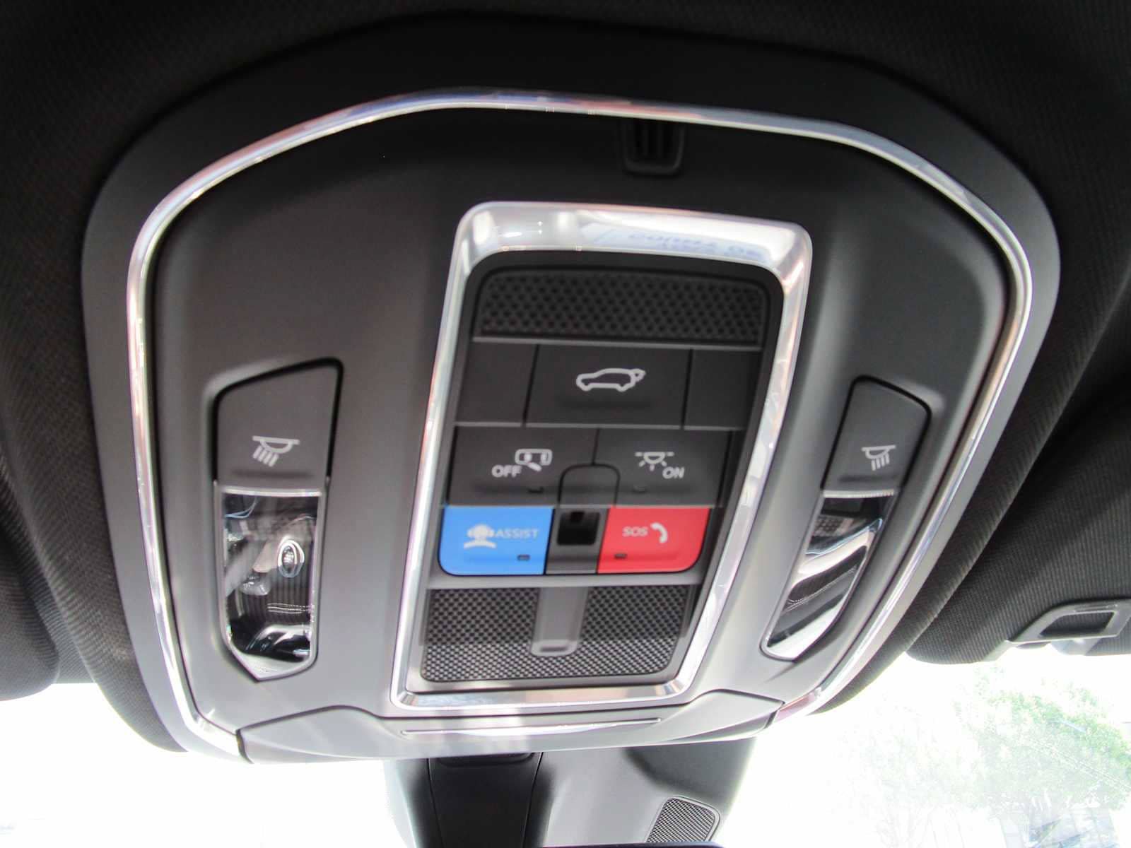 Used 2025 Jeep Grand Cherokee Limited w/ Black Appearance Package AWD/4WD image 40