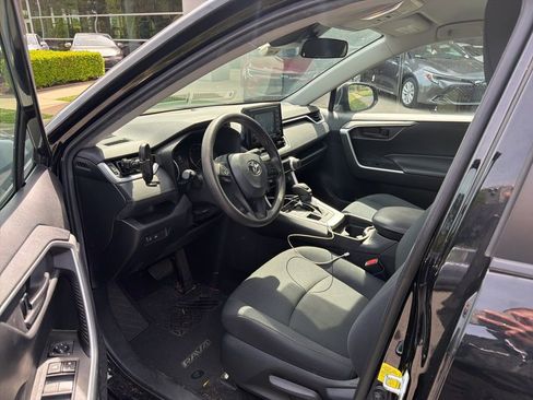 Used 2021 Toyota RAV4 LE w/ Carpet Mat Package (TMS) image 9