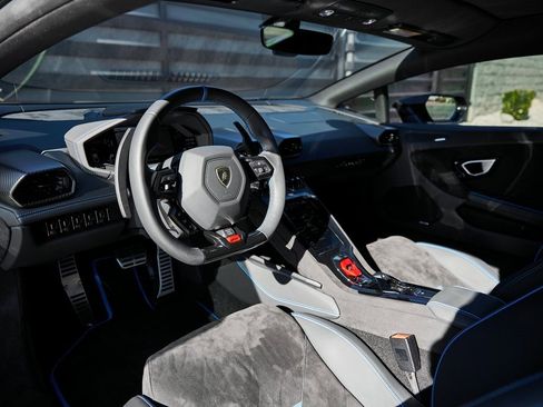 Used 2023 Lamborghini Huracan Tecnica image 2