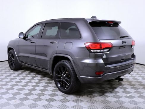 Used 2017 Jeep Grand Cherokee Altitude RWD image 9