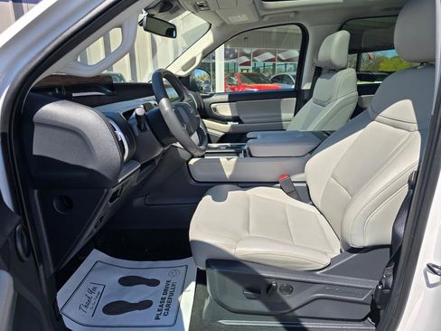 Used 2025 Ford Expedition Active image 8