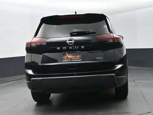 Used 2024 Nissan Rogue S AWD/4WD image 6
