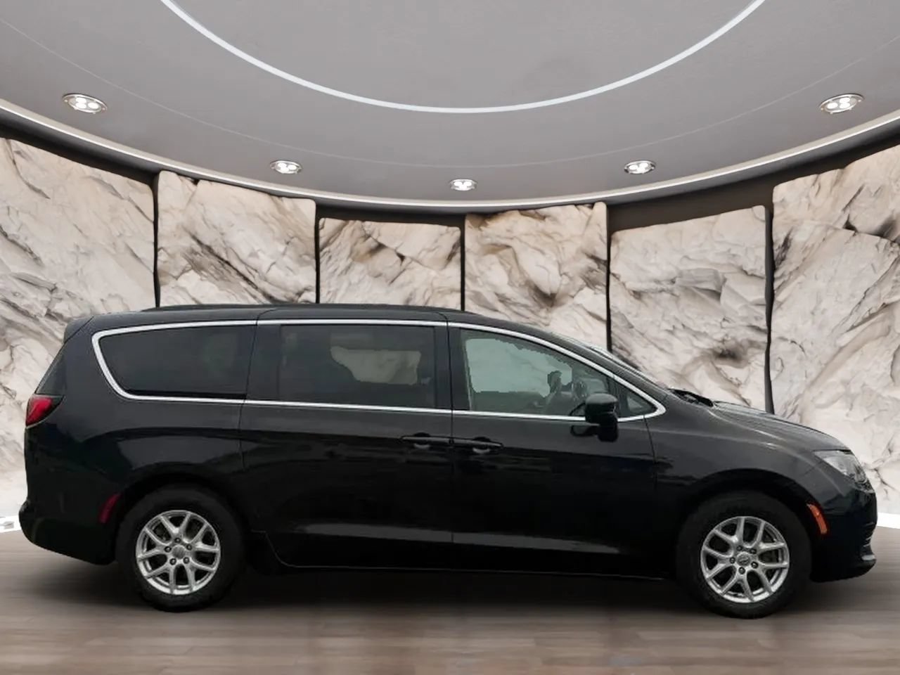 Used 2020 Chrysler Voyager Lxi FWD image 8