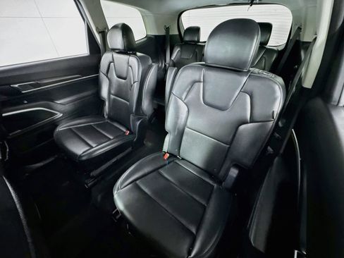 Used 2025 Kia Telluride S FWD image 23