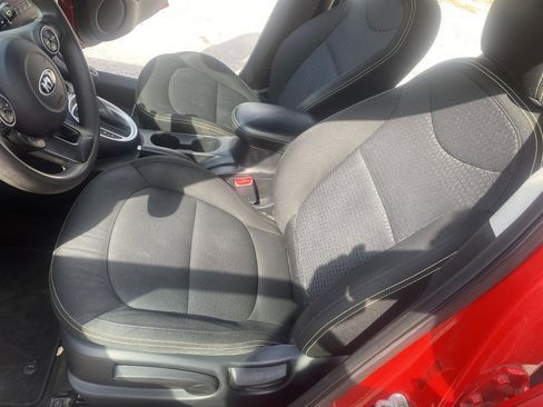 Used 2015 Kia Soul + FWD image 13