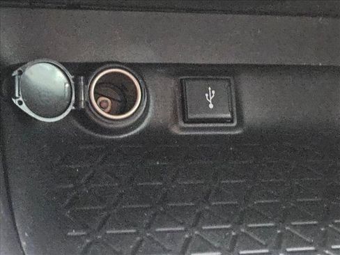 Used 2020 Toyota RAV4 XLE w/ Convenience Package FWD image 21