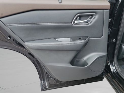 Certified 2021 Nissan Rogue SV w/ Premium Package image 14