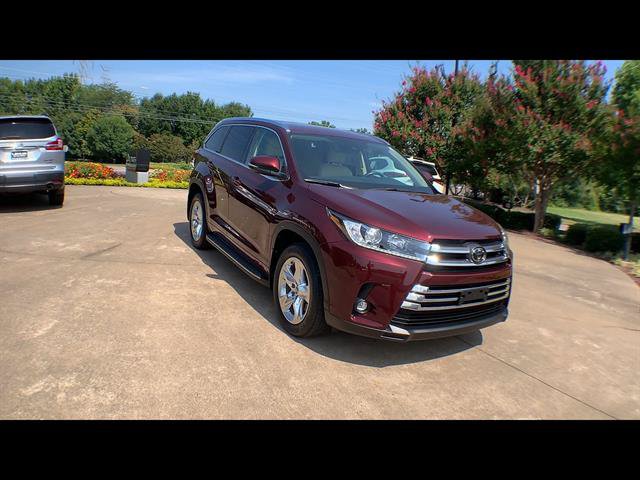 Used 2019 Toyota Highlander Limited FWD image 2