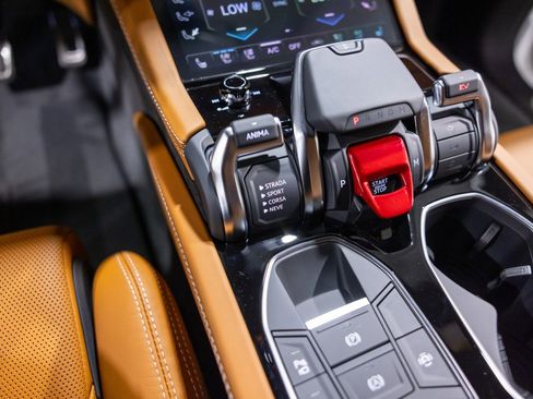 Used 2025 Lamborghini Urus SE image 45