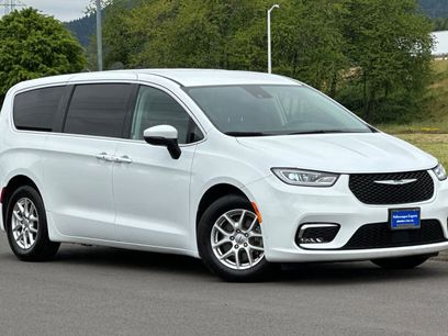 Used 2023 Chrysler Pacifica Touring-L