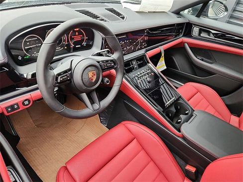 New 2026 Porsche Panamera 4 image 4