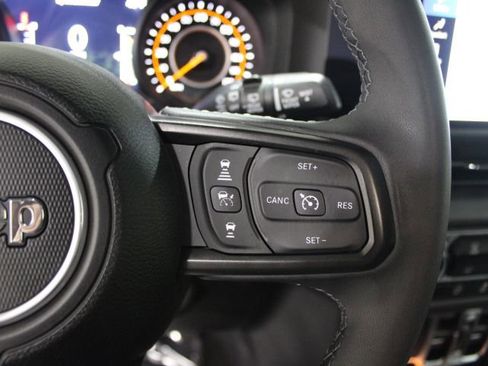 Used 2025 Jeep Wrangler Unlimited Rubicon image 37