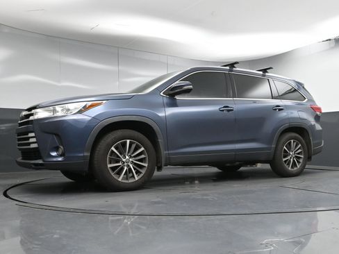 Used 2019 Toyota Highlander XLE image 23