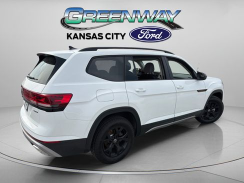 Used 2025 Volkswagen Atlas Peak Edition SE AWD/4WD image 8